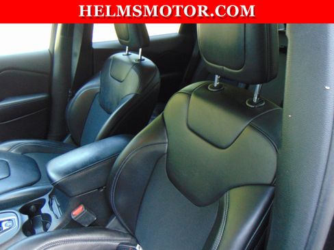 Used 2020 Jeep Cherokee Latitude Plus w/ Comfort/Convenience Group image 34