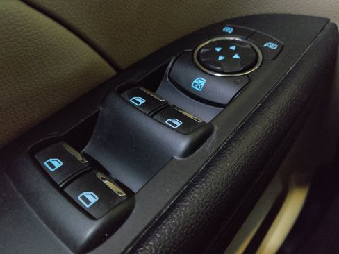 Used 2018 Ford Explorer XLT w/ Equipment Group 201A FWD image 27