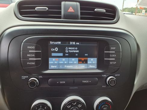 Used 2019 Kia Soul FWD image 25