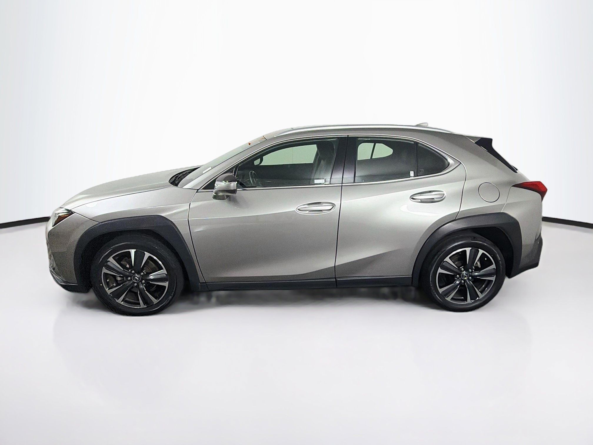 Used 2021 Lexus UX 200 w/ Accessory Package (Z2) FWD image 4