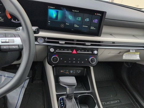 Certified 2025 Hyundai Tucson SEL image 18