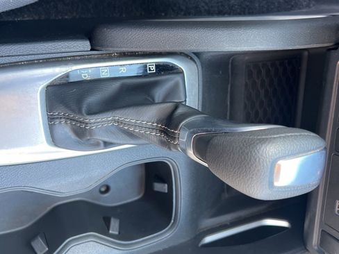 Used 2024 Nissan Frontier SV image 39