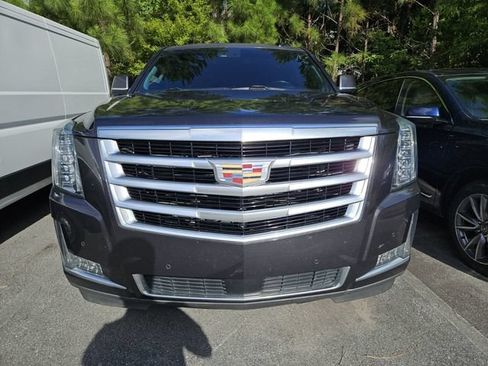 Used 2015 Cadillac Escalade Premium RWD image 3