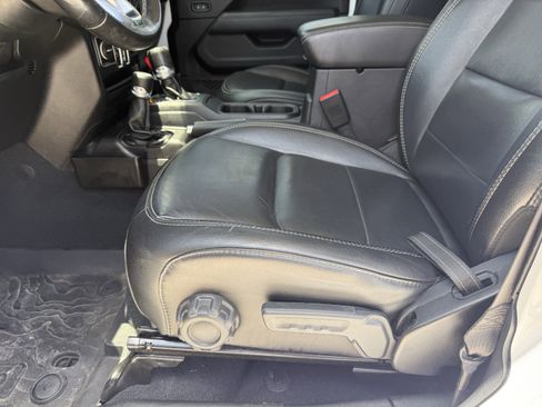 Used 2020 Jeep Wrangler Unlimited Sahara AWD/4WD image 27