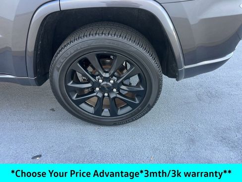 Certified 2017 Jeep Grand Cherokee Altitude image 10