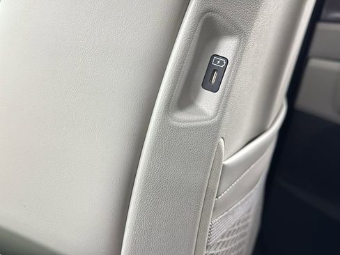 Used 2025 Kia Sorento S image 33