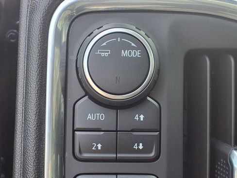 Used 2022 Chevrolet Silverado 1500 High Country w/ Technology Package image 11