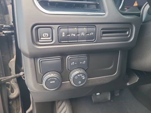 Used 2021 Chevrolet Suburban RST RWD image 18