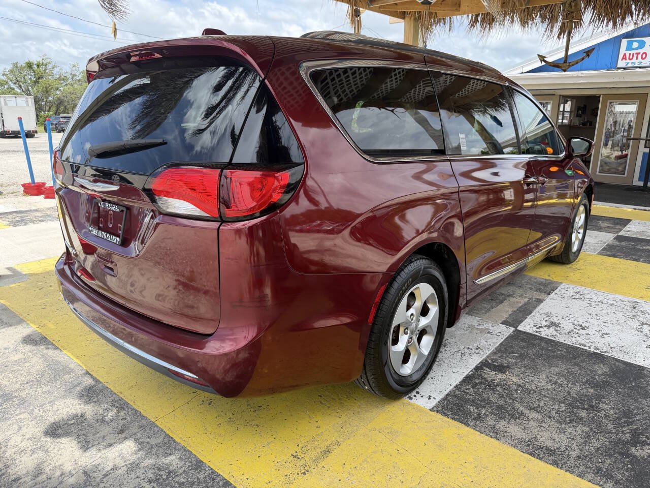 Used 2017 Chrysler Pacifica Touring-L Plus FWD image 30