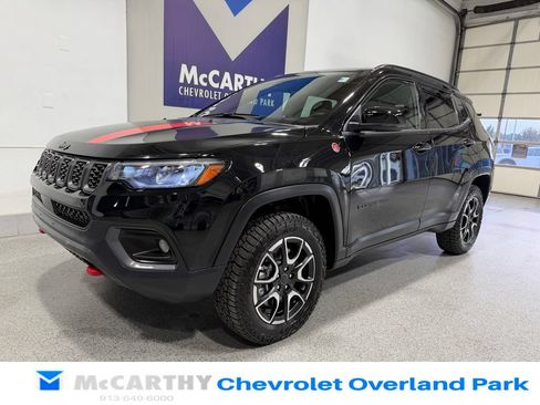 Used 2026 Jeep Compass Trailhawk AWD/4WD image 9