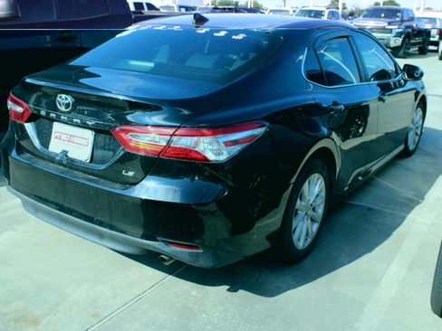 Used 2020 Toyota Camry LE FWD image 10