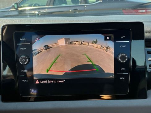 Used 2025 Volkswagen Jetta SE image 17