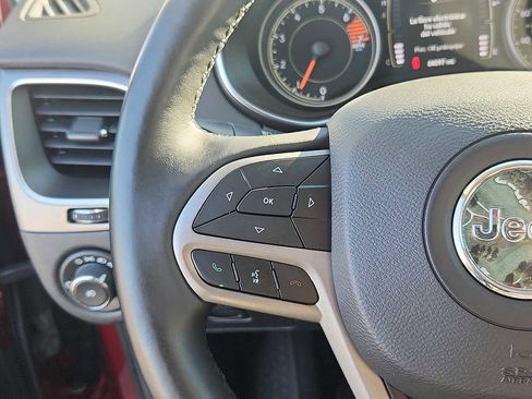 Used 2019 Jeep Cherokee Latitude Plus w/ Cold Weather Group AWD/4WD image 21