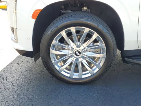 Used 2022 Cadillac Escalade Premium Luxury image 11