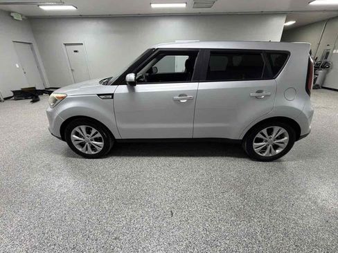 Used 2016 Kia Soul ! FWD image 6