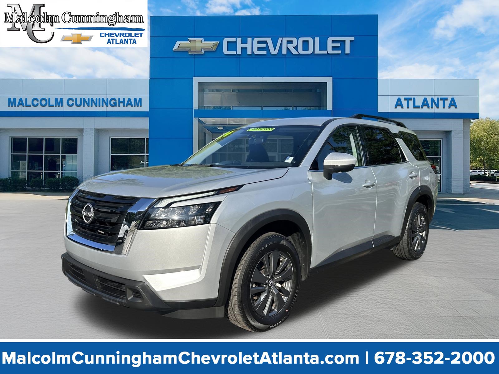 Used 2024 Nissan Pathfinder SV FWD image 1