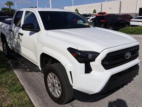 Used 2025 Toyota Tacoma SR image 6