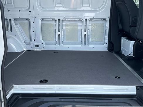 Used 2025 Mercedes-Benz Sprinter 2500 image 4