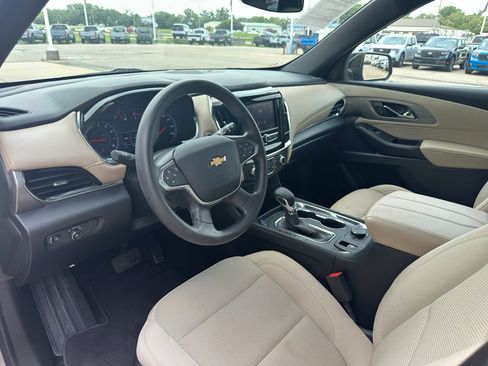 Used 2023 Chevrolet Traverse LS AWD/4WD image 2