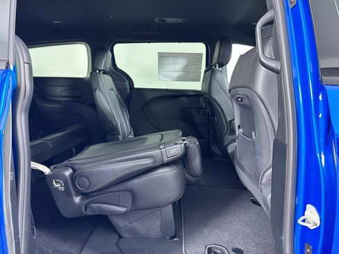 New 2026 Chrysler Pacifica Select w/ S Appearance Package AWD/4WD image 14