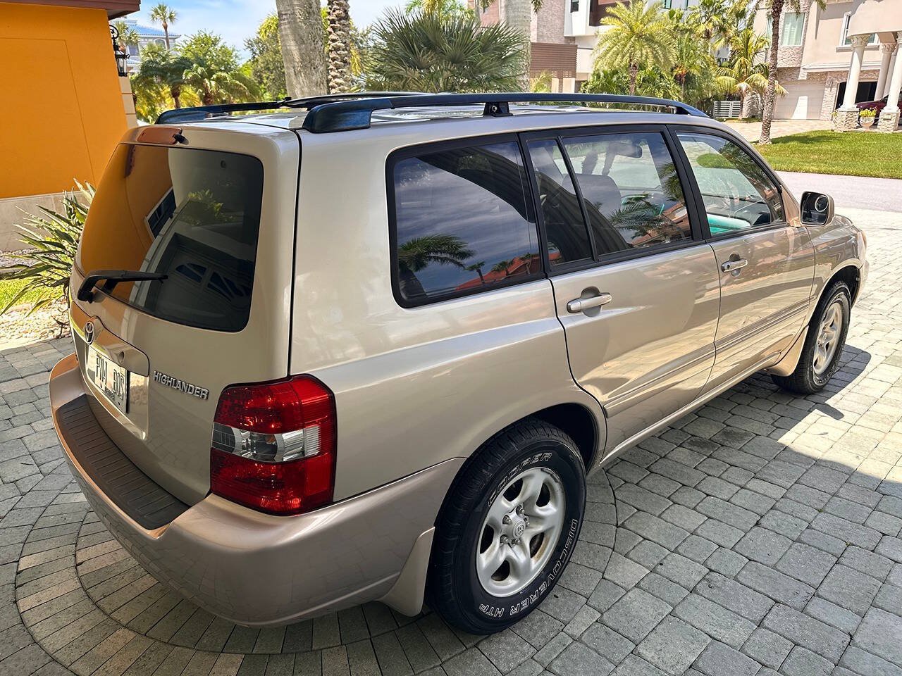 Used 2005 Toyota Highlander 2WD V6 w/ 3rd Row image 32