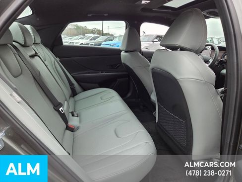 Used 2025 Hyundai Elantra Limited image 13