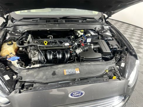 Used 2015 Ford Fusion SE image 27