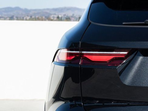 Used 2025 Jaguar F-PACE R-Dynamic S AWD/4WD image 5