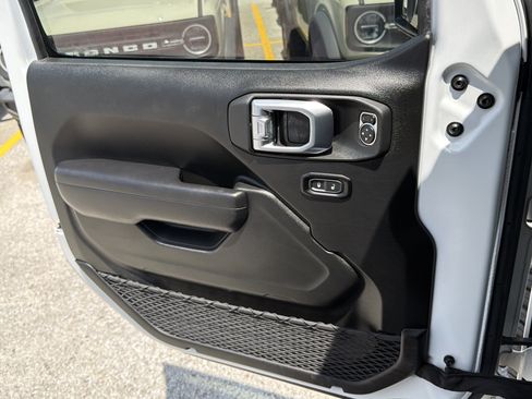 Used 2024 Jeep Gladiator Sport AWD/4WD image 22