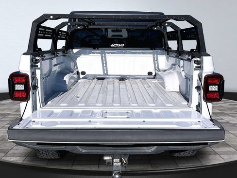 Certified 2020 Jeep Gladiator Overland AWD/4WD image 25