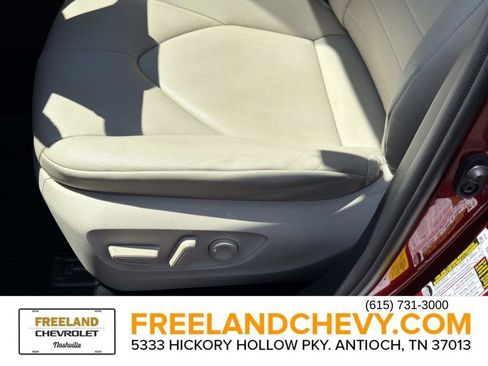 Used 2020 Toyota Highlander XLE FWD image 25