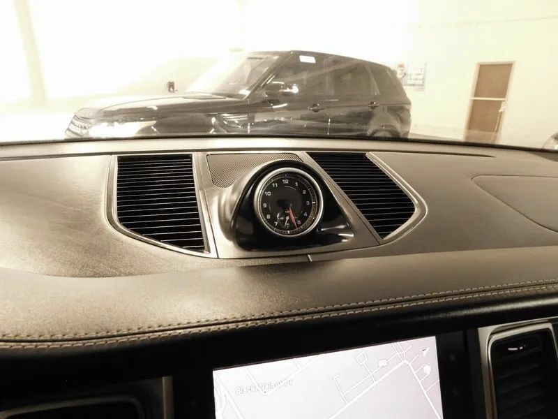 Used 2018 Porsche Macan AWD/4WD image 37