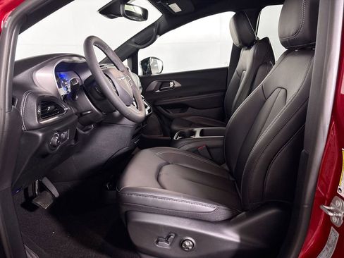 New 2026 Chrysler Pacifica Select FWD image 11