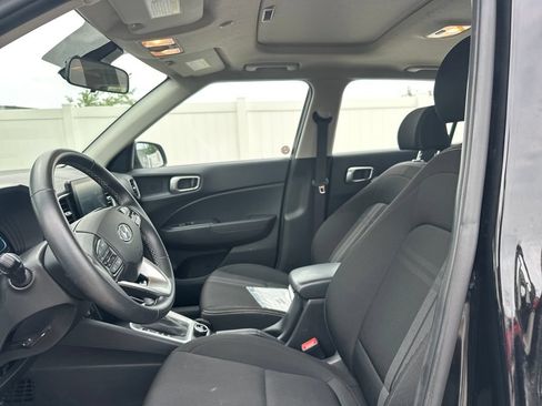 Used 2025 Hyundai Venue SEL FWD image 10