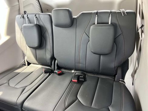 Used 2019 Chrysler Pacifica Touring-L Plus FWD image 16