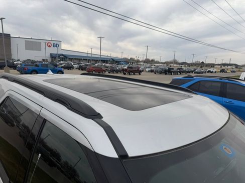 Used 2019 Ford Explorer XLT w/ Equipment Group 202A image 9