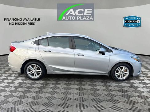 Used 2017 Chevrolet Cruze LT FWD image 4
