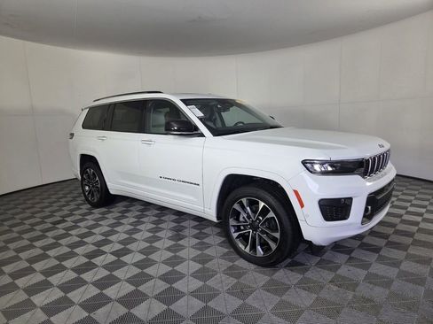 Used 2021 Jeep Grand Cherokee L Overland w/ Luxury Tech Group IV AWD/4WD image 2