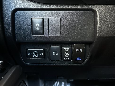 Used 2023 Toyota Tacoma TRD Off-Road w/ Black Out Package (TMS) AWD/4WD image 25