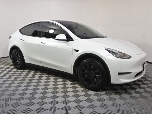 Used 2023 Tesla Model Y Long Range image 8