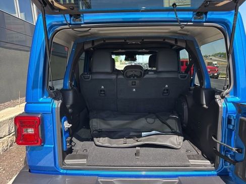 Used 2025 Jeep Wrangler Unlimited Sahara AWD/4WD image 5