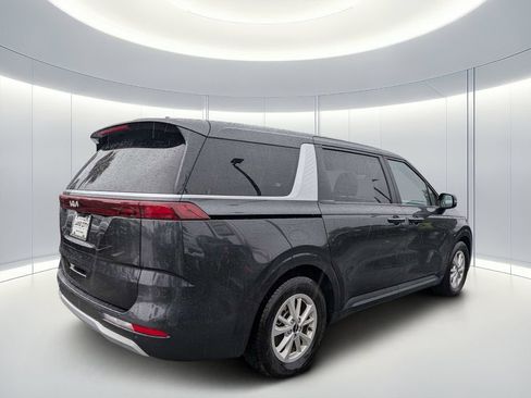 Used 2024 Kia Carnival LX FWD image 4