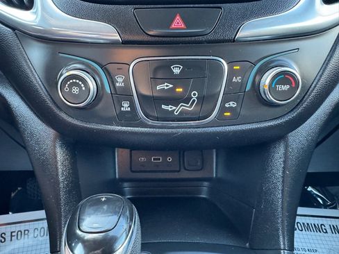 Used 2021 Chevrolet Equinox LT image 27