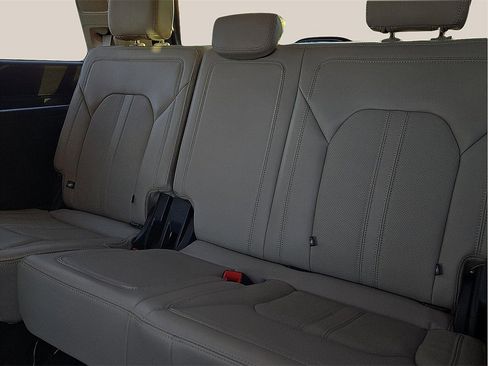 Used 2024 Ford Expedition Limited image 9