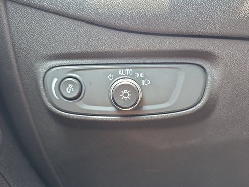 Used 2022 Chevrolet Equinox LT w/ Driver Convenience Package FWD image 26