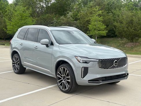 New 2026 Volvo XC90 B5 Plus w/ Protection Package Premier AWD/4WD image 4