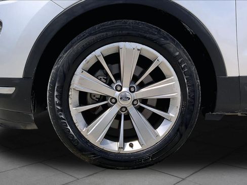 Used 2019 Ford Explorer Limited w/ Class III Trailer Tow Package FWD image 11