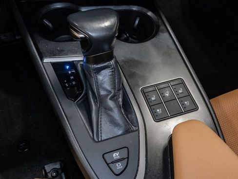 Used 2024 Lexus UX 250h AWD w/ Premium Package image 24