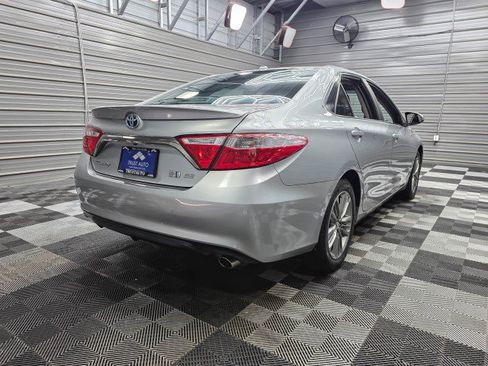 Used 2015 Toyota Camry SE w/ Moonroof Package FWD image 5