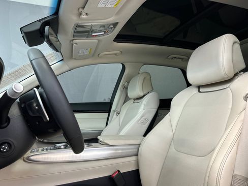 Used 2023 Genesis GV70 2.5T w/ Select Package image 15